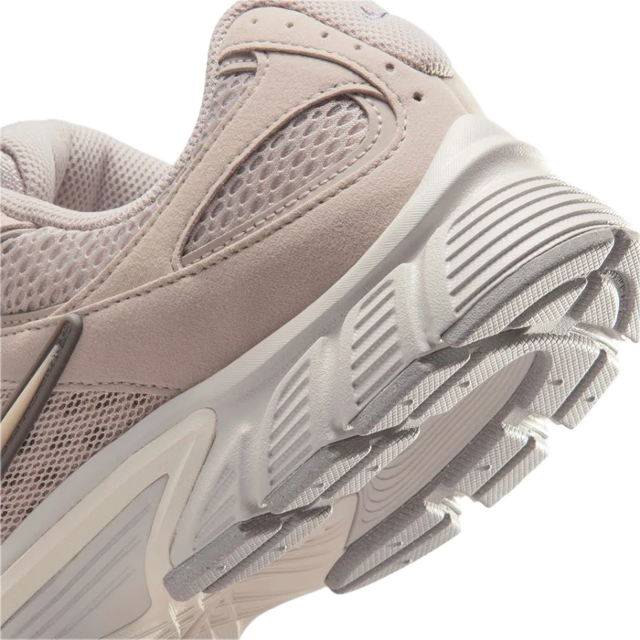Nike V5 RNR 'Moon Particle Light Brown' 1